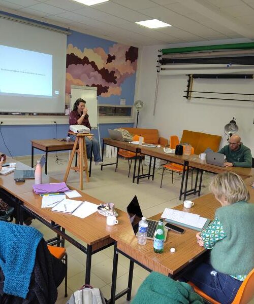Participer aux ateliers réseaux sociaux